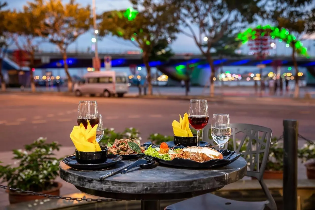 Da Nang Riverside Hotel