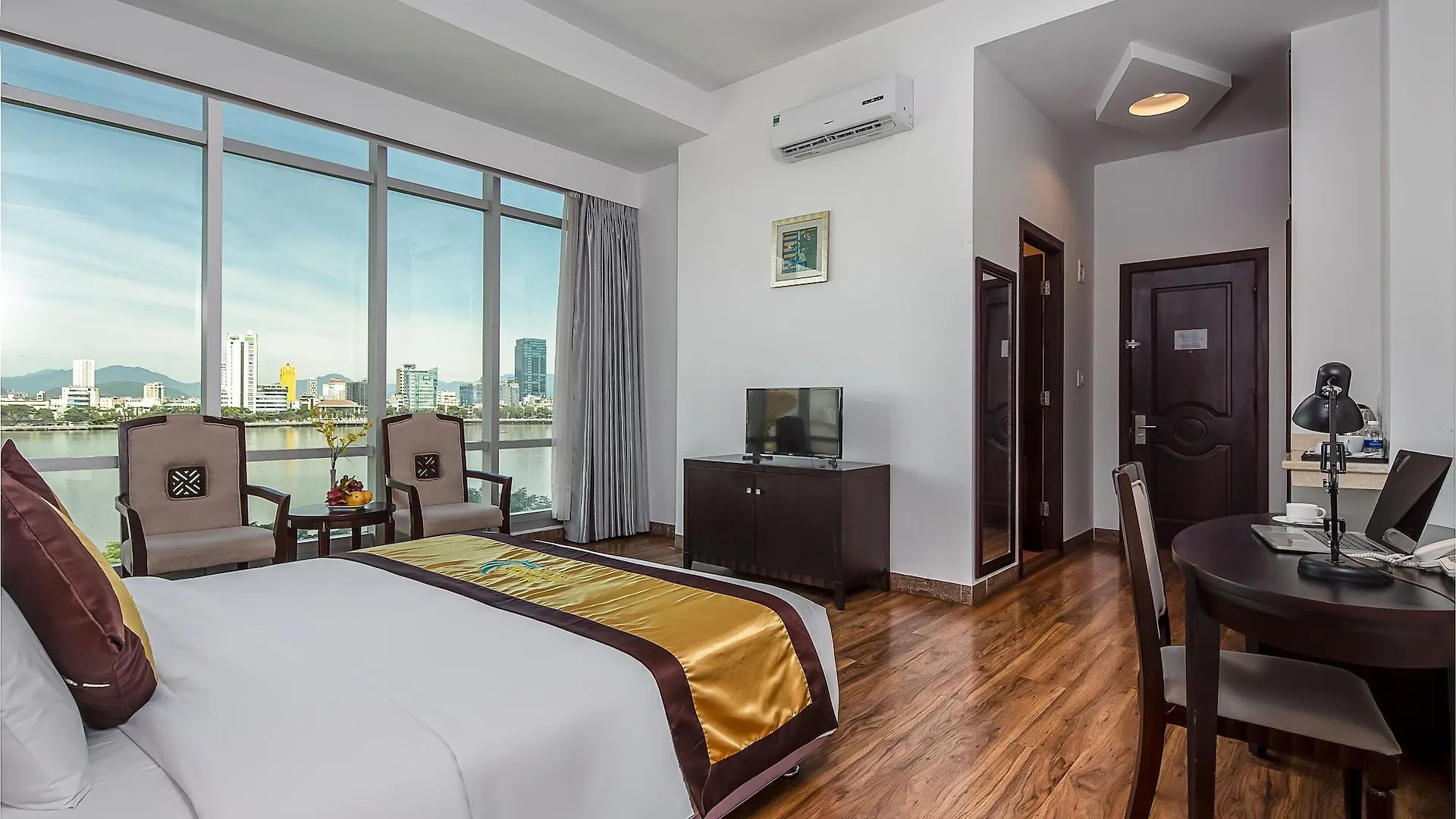 Da Nang Riverside Hotel